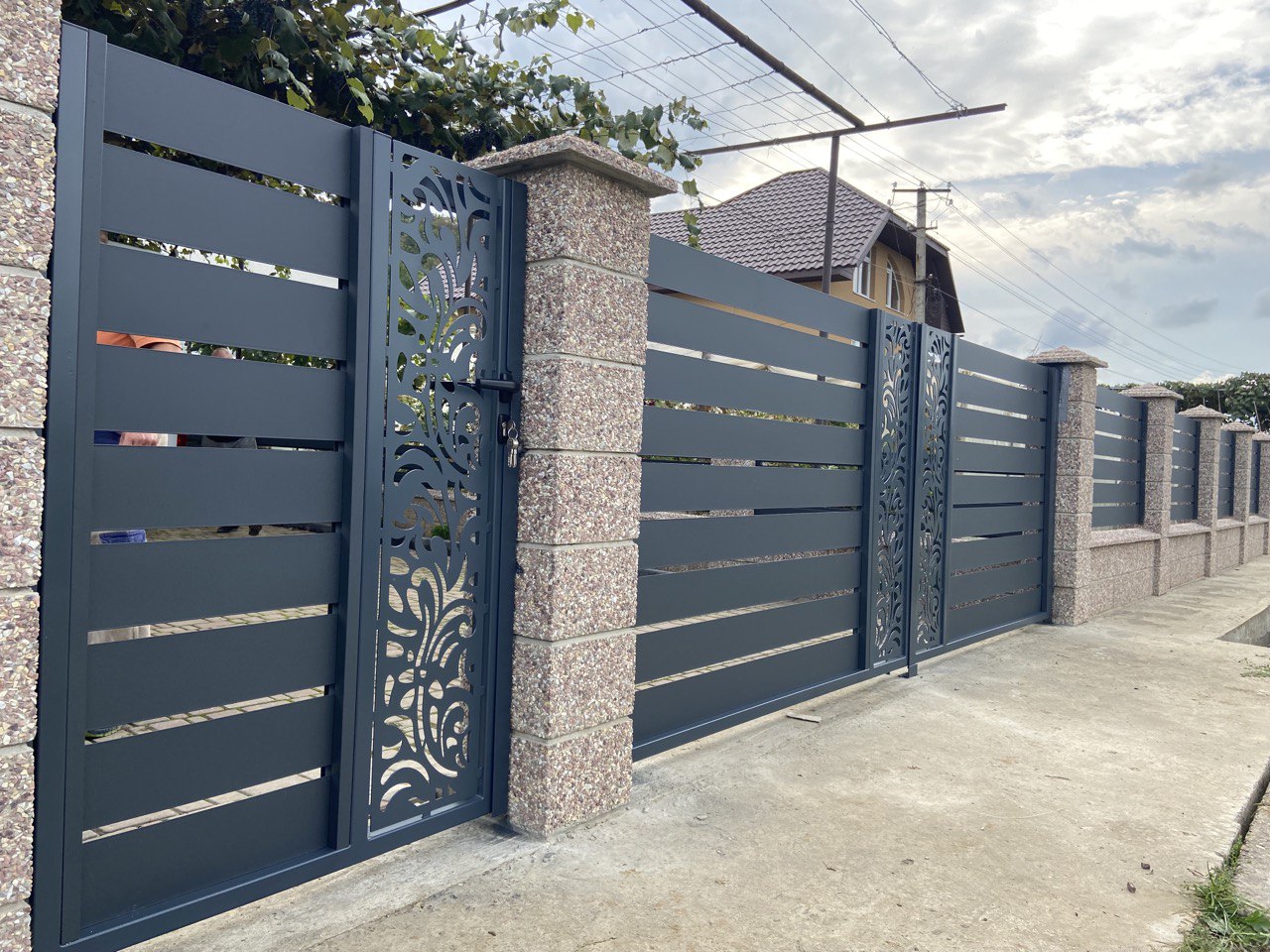 Хвіртка та відкатні ворота