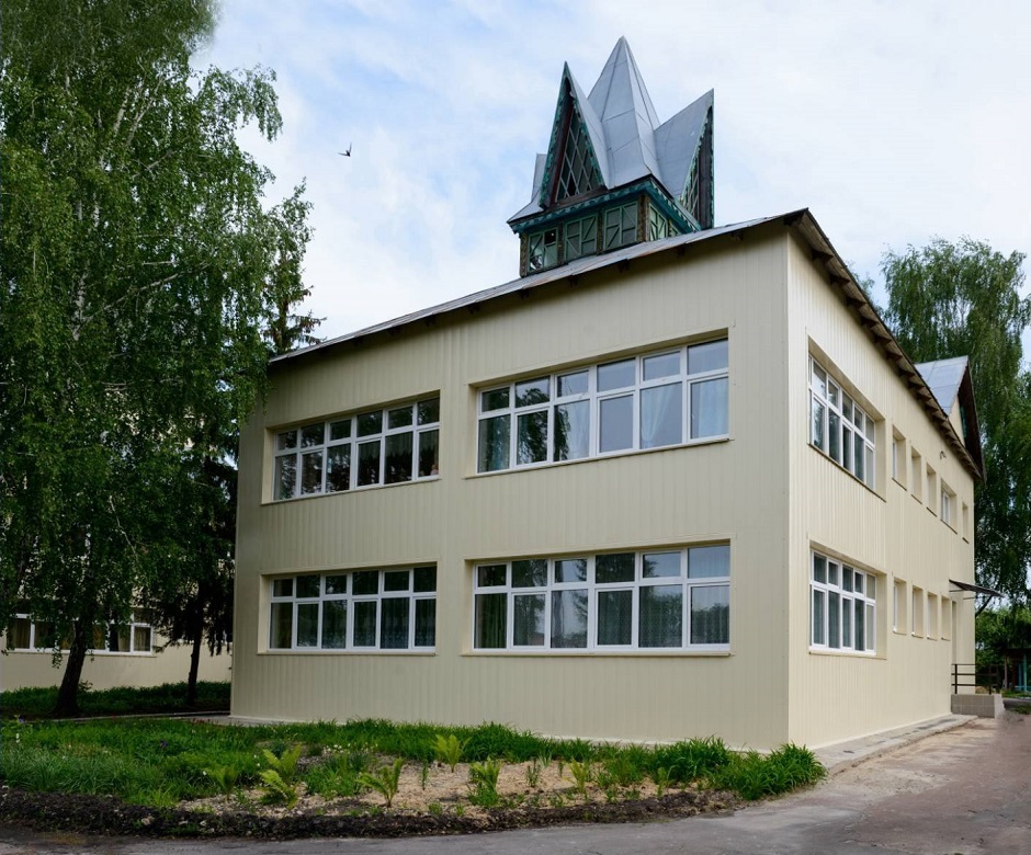 Рейковий фасад для адміністративної будівлі