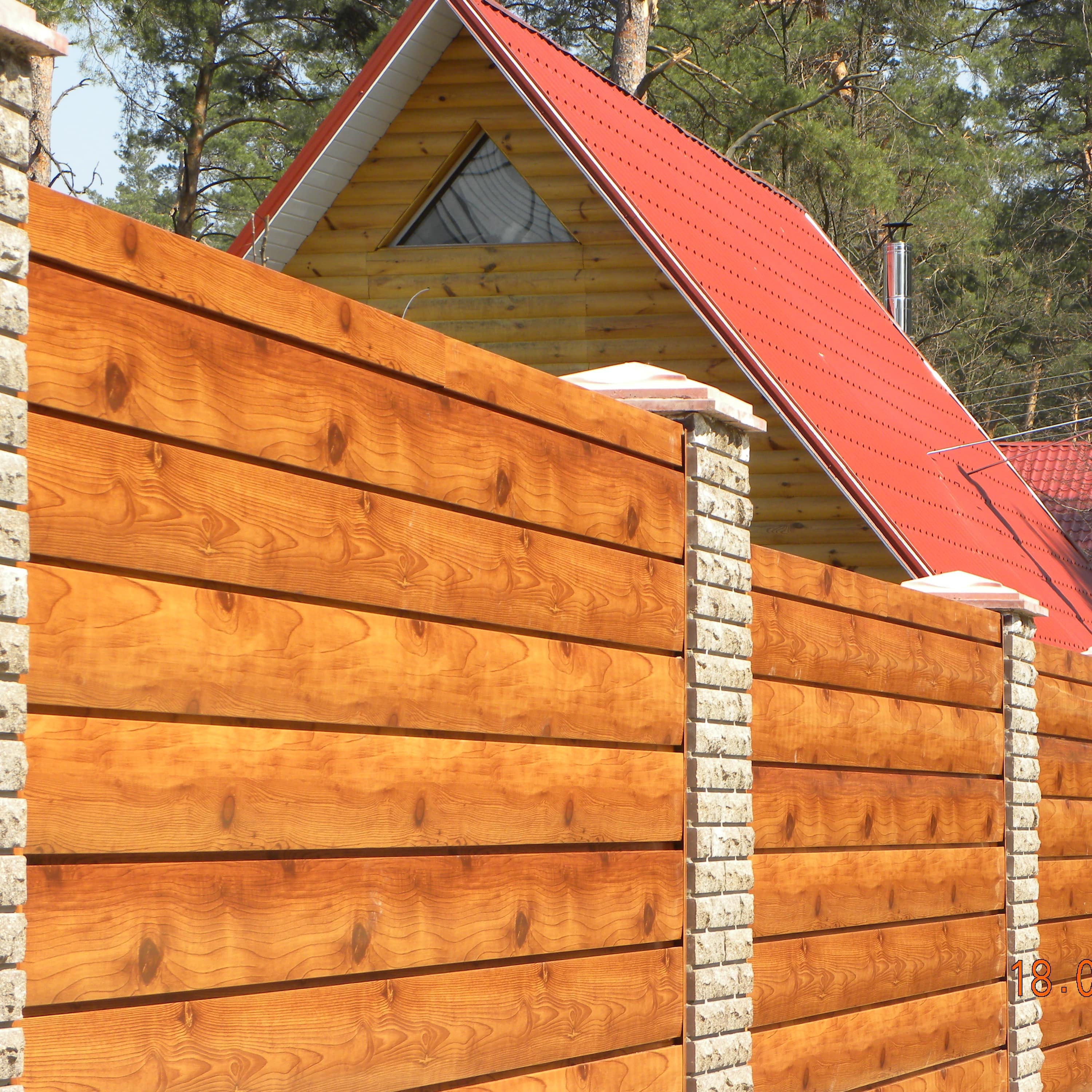 забор загородного дома